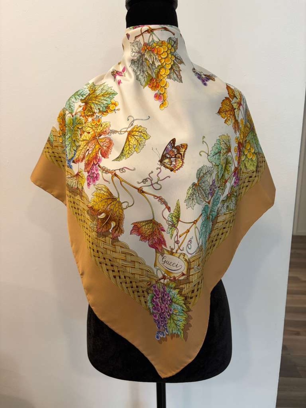 Gucci Silk Scarf Floral Butterfly Cream Hand Rolled - Picture 4 of 12